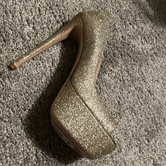 Miu Miu NIB Gold Glitter peep toe heels SZ 7/38 - Picture 4 of 6